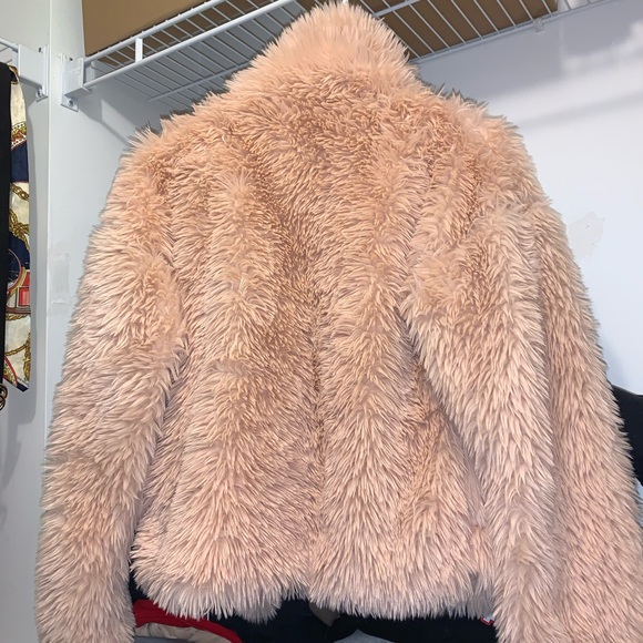 Pink furry coat - Picture 2 of 2